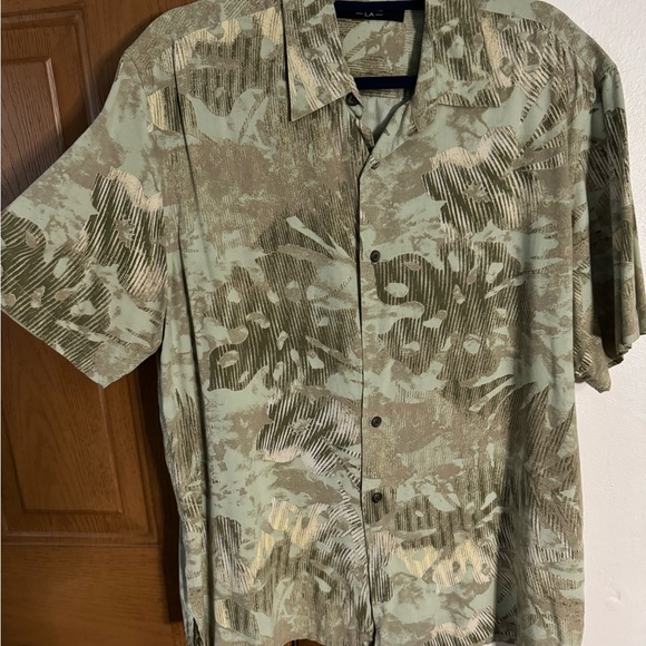 Men's Abstract Camo Green Leaf Print Shirt - Picture 1 of 3